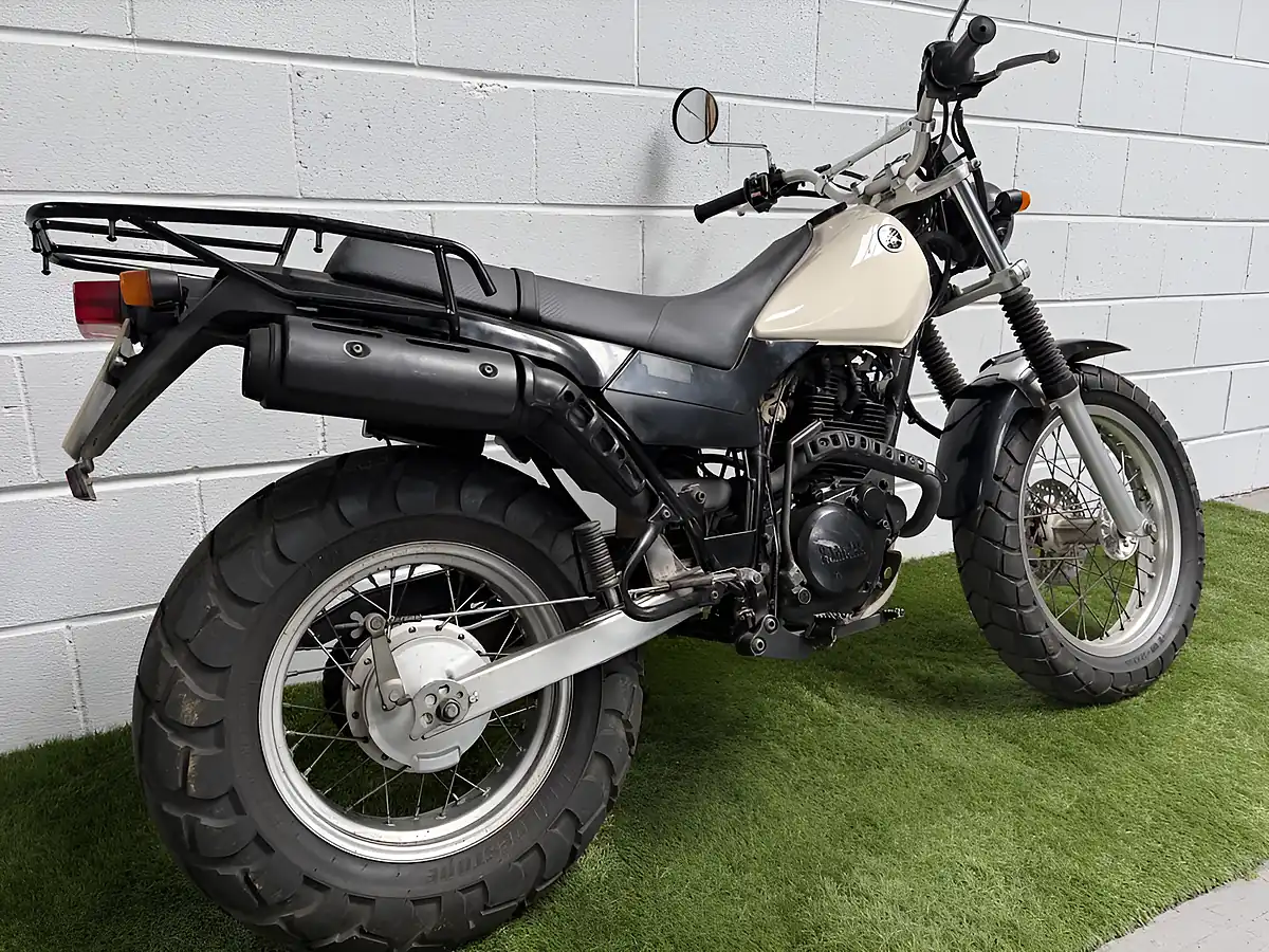 Used 2004 Yamaha TW225 Pearl White - Interior and Exterior details 7