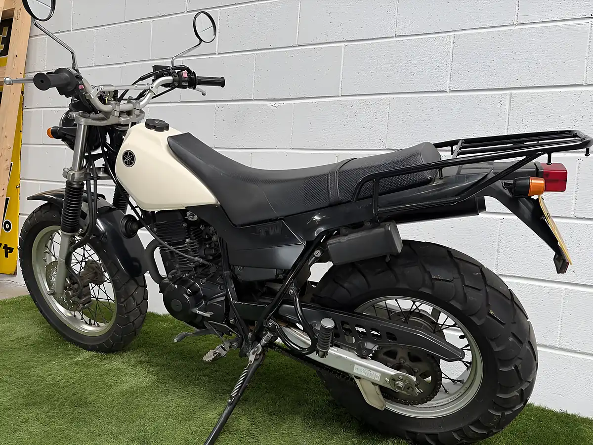 Used 2004 Yamaha TW225 Pearl White - Interior and Exterior details 9