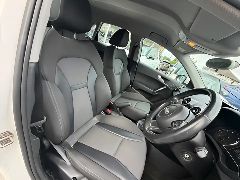 Used 2005 Audi A1 Sport White - Interior and Exterior details 10