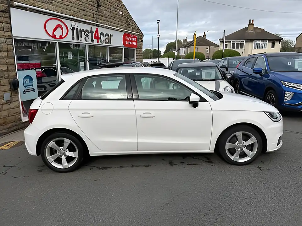 Used 2005 Audi A1 Sport White - Interior and Exterior details 7