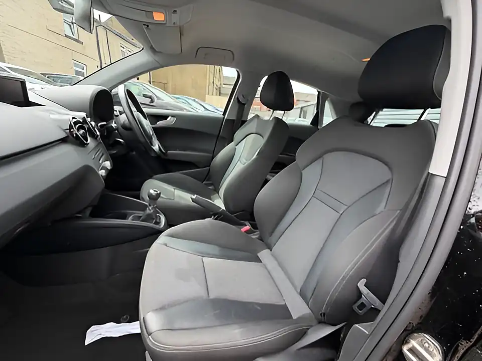 Used 2005 Audi A1 Sportback Sport Black - Interior and Exterior details 16