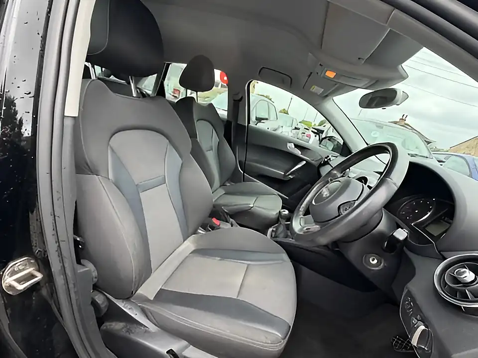 Used 2005 Audi A1 Sportback Sport Black - Interior and Exterior details 7