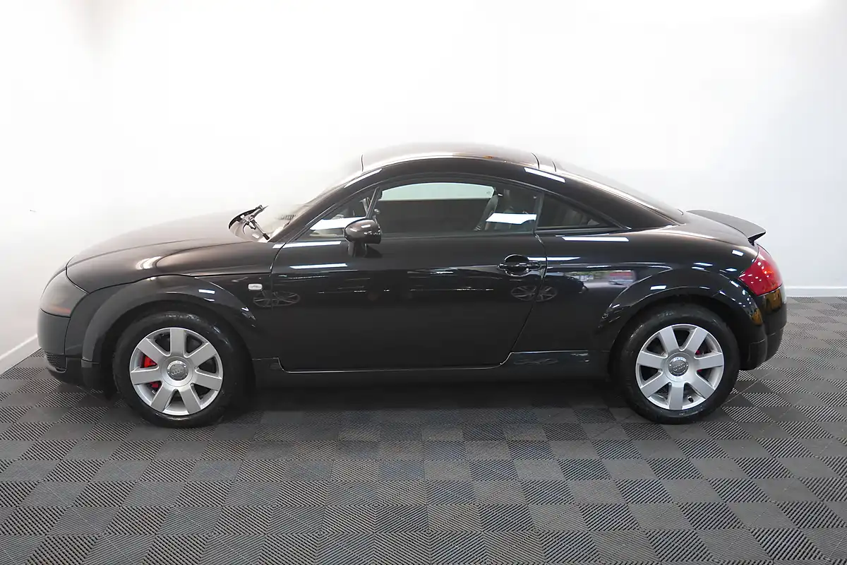 Used 2005 Audi Tt Coupe Black - Interior and Exterior details 17
