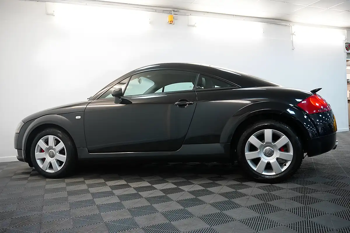 Used 2005 Audi Tt Coupe Black - Interior and Exterior details 7