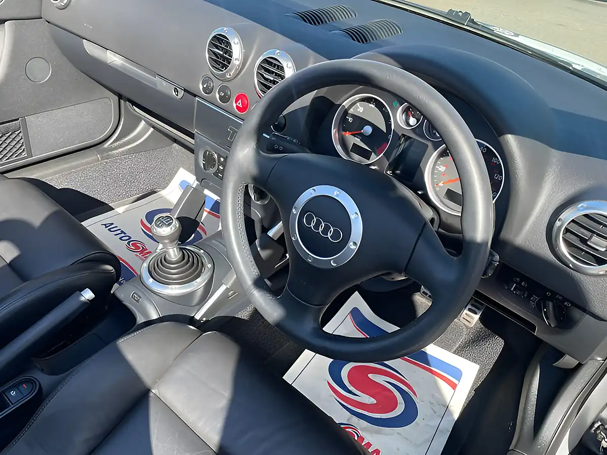 Used 2005 Audi Tt Roadster Silver - Interior and Exterior details 15