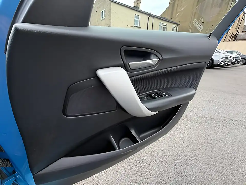 Used 2005 BMW 1 Series Se Blue - Interior and Exterior details 8