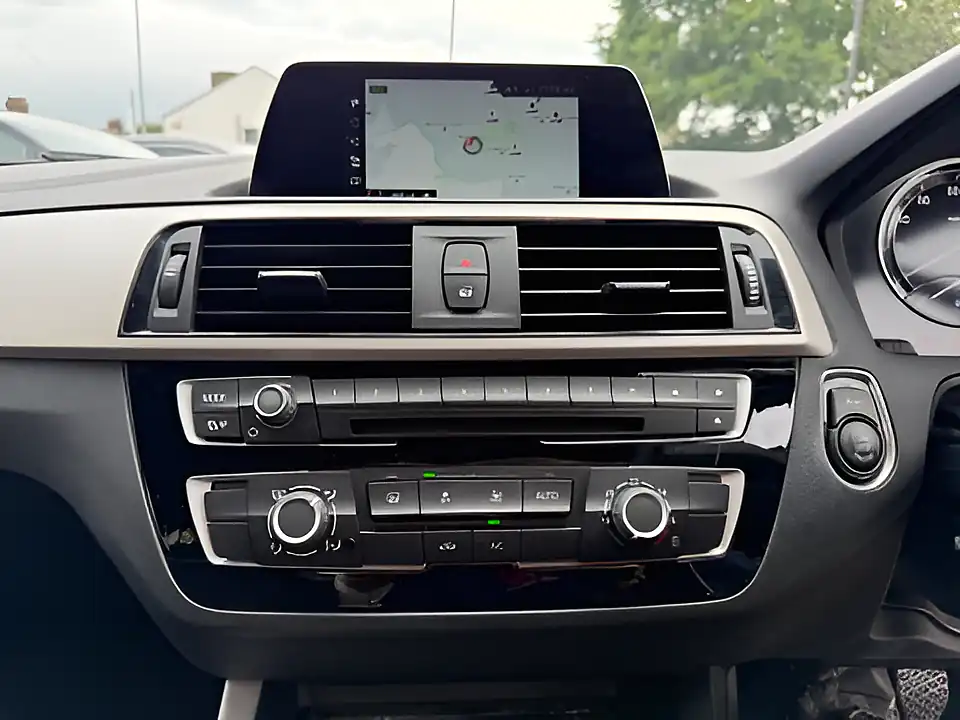Used 2005 BMW 1 Series Se Blue - Interior and Exterior details 9