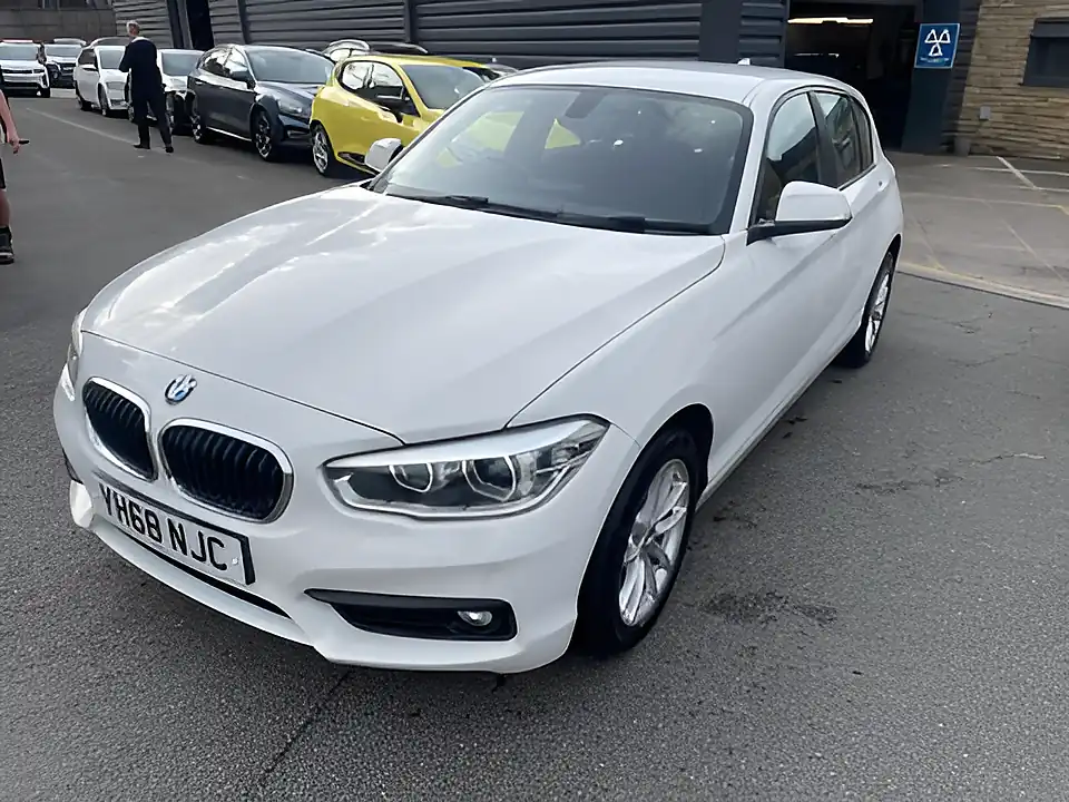 Used 2005 BMW 1 Series Se Business White - Interior and Exterior details 3