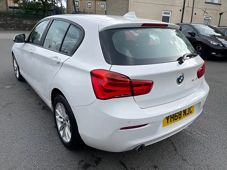 Used 2005 BMW 1 Series Se Business White - Interior and Exterior details 5