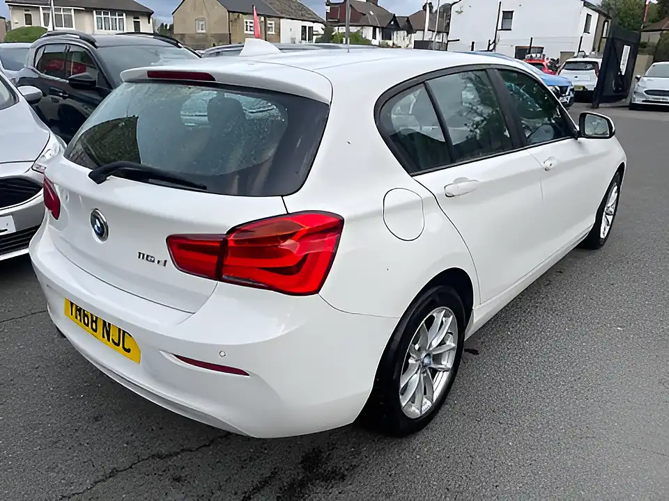 Used 2005 BMW 1 Series Se Business White - Interior and Exterior details 7