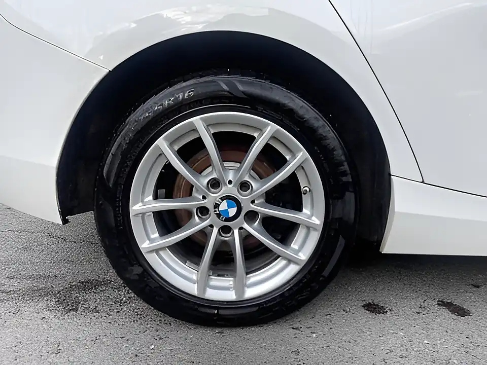 Used 2005 BMW 1 Series Se Business White - Interior and Exterior details 8