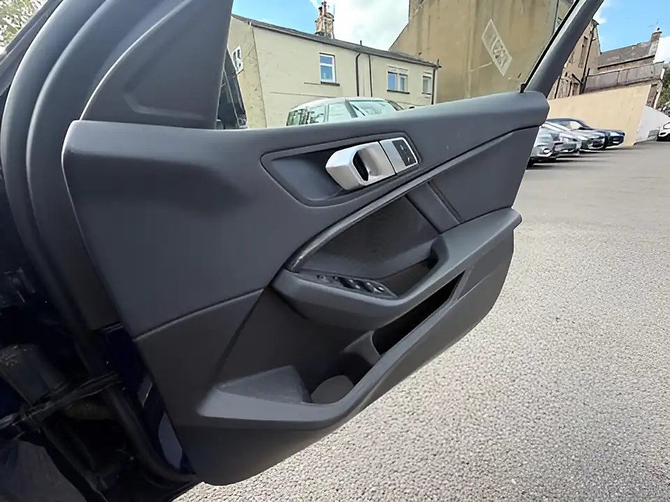 Used 2005 BMW 1 Series Sport Blue - Interior and Exterior details 13