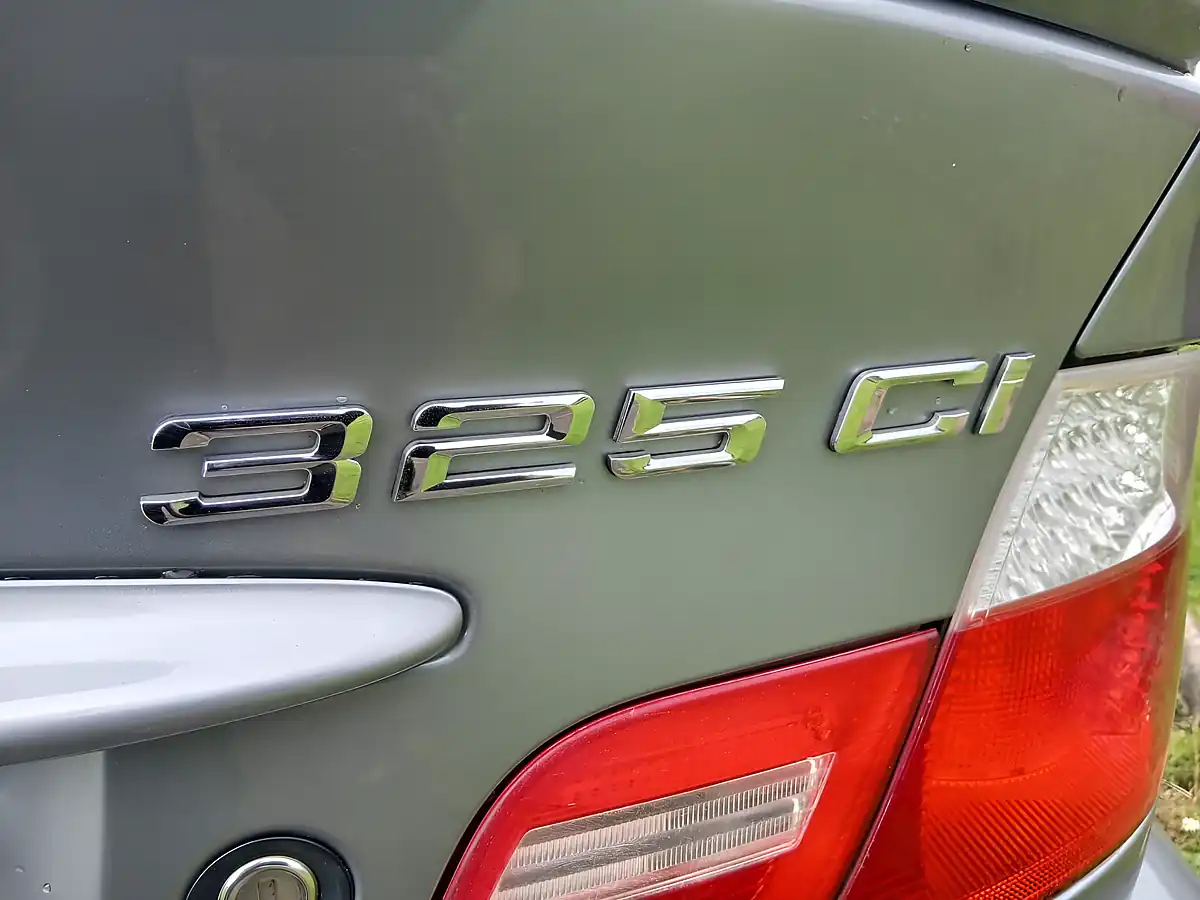 Used 2005 BMW 3 Series 325 Sport Silver - Interior and Exterior details 10