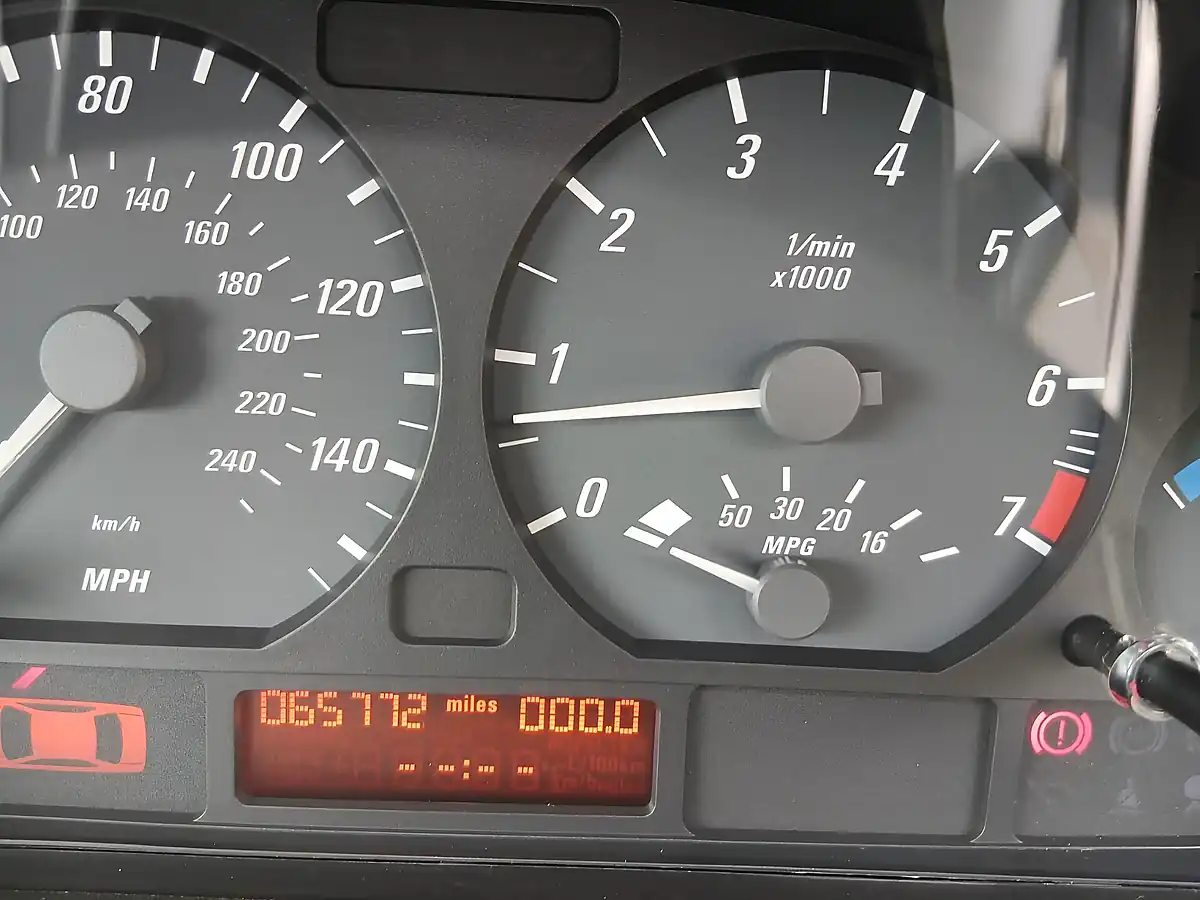 Used 2005 BMW 3 Series 325 Sport Silver - Interior and Exterior details 14