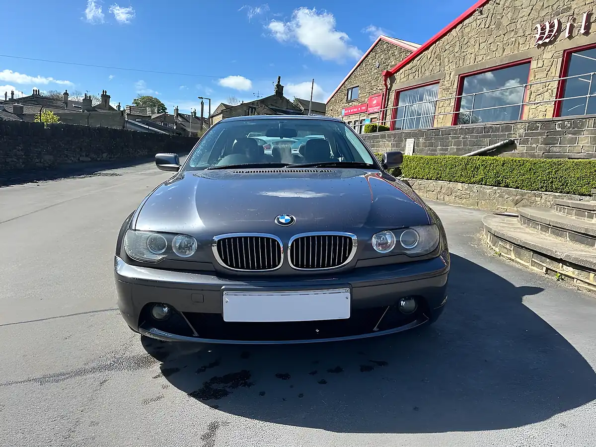 Used 2005 BMW 3 Series Se Grey - Interior and Exterior details 3
