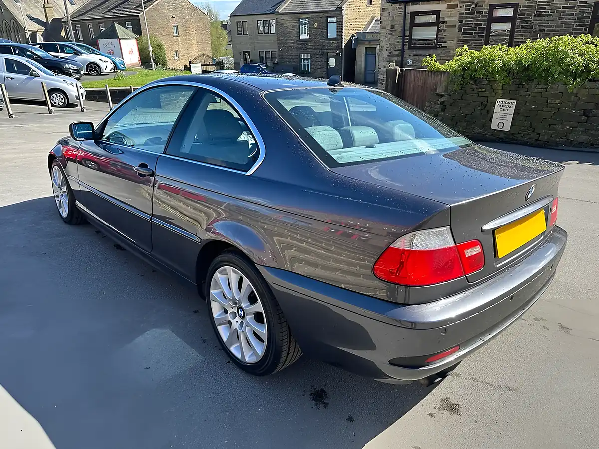 Used 2005 BMW 3 Series Se Grey - Interior and Exterior details 6