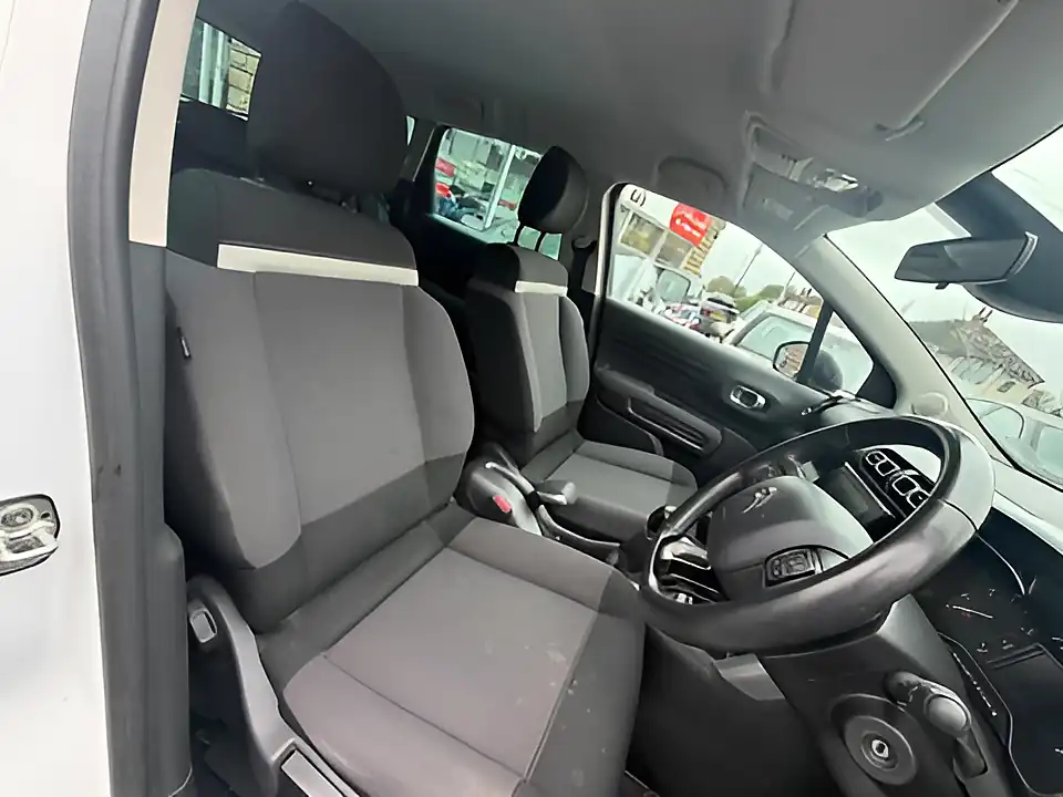 Used 2005 Citroen C3 Aircross Feel White - Interior and Exterior details 10