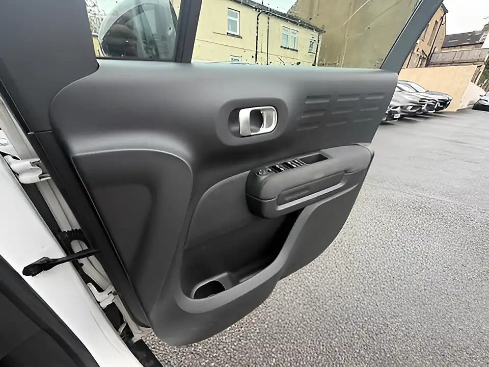 Used 2005 Citroen C3 Aircross Feel White - Interior and Exterior details 16