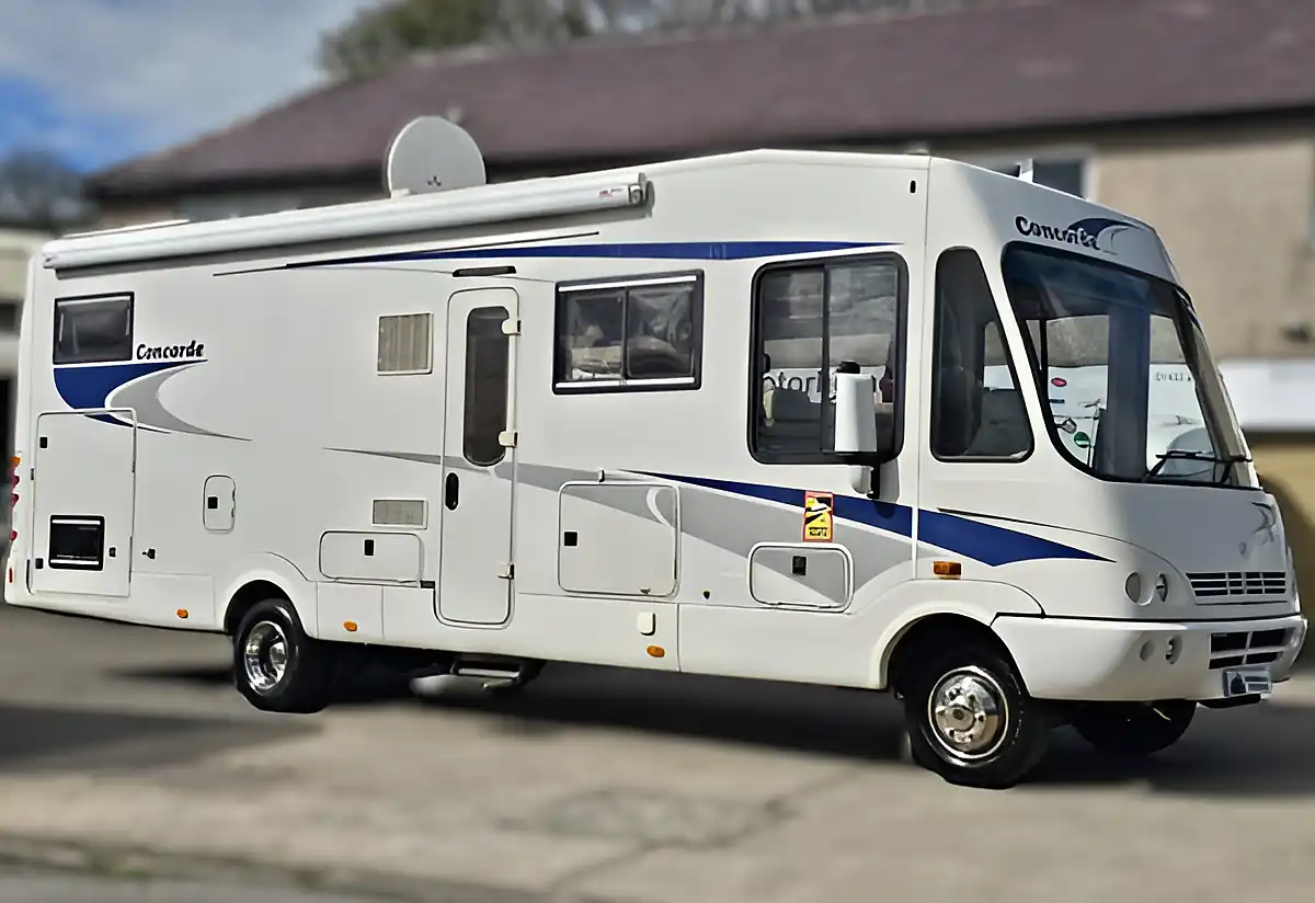 Used 2005 Concorde Charisma 880L White - Front View