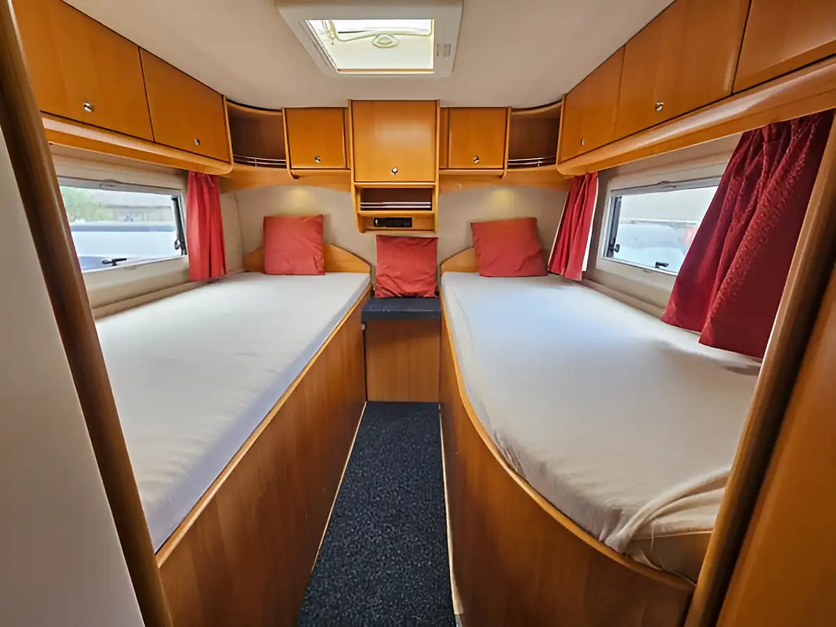 Used 2005 Concorde Charisma 880L White - Interior and Exterior details 11