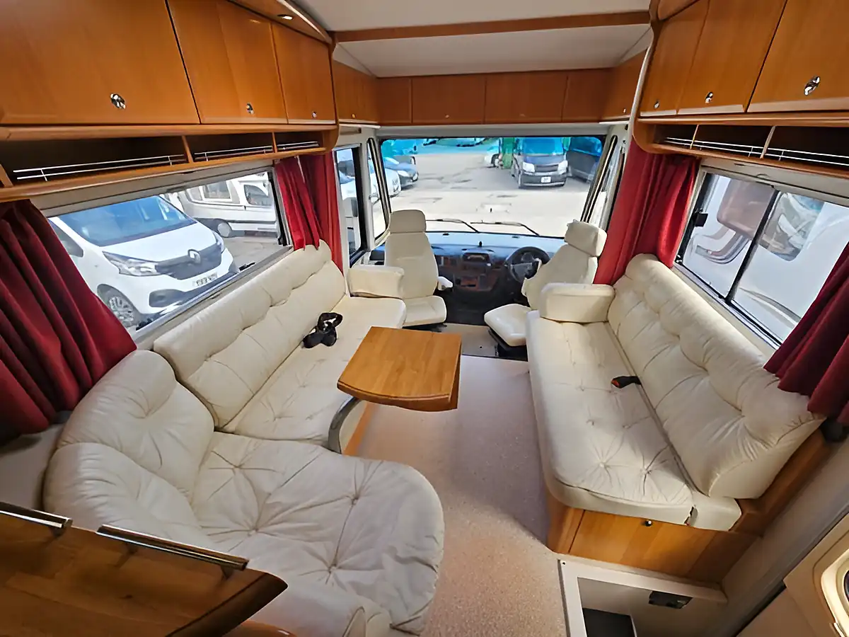 Used 2005 Concorde Charisma 880L White - Interior and Exterior details 5