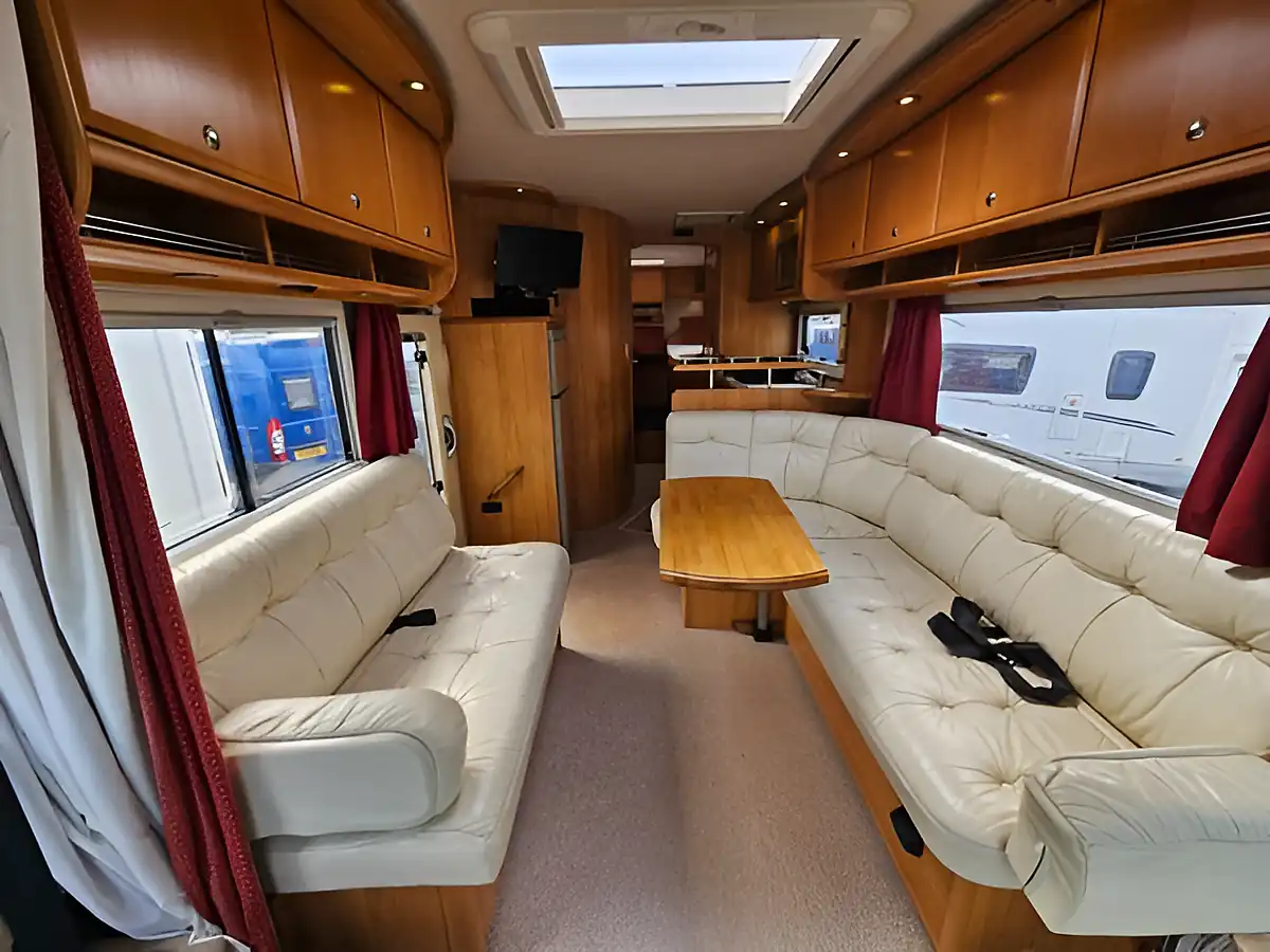 Used 2005 Concorde Charisma 880L White - Interior and Exterior details 6