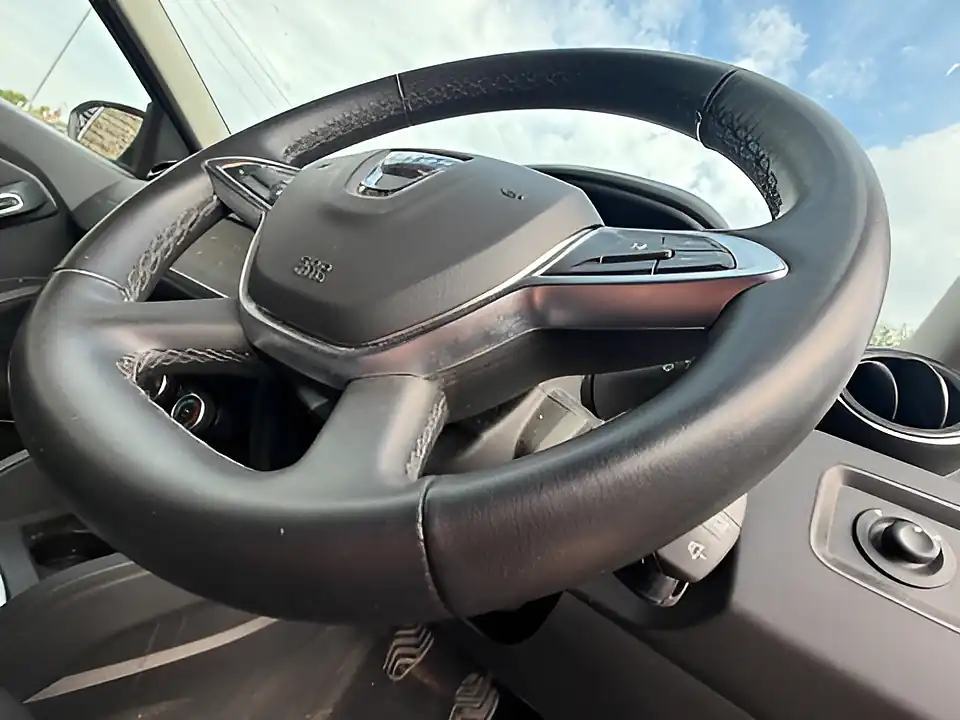 Used 2005 Dacia Duster Comfort Black - Interior and Exterior details 16