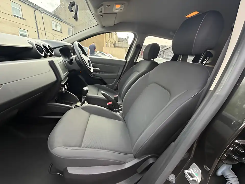 Used 2005 Dacia Duster Comfort Black - Interior and Exterior details 17