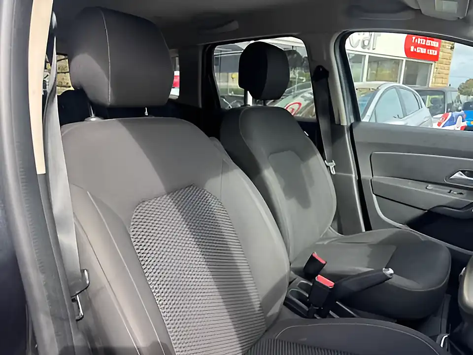Used 2005 Dacia Duster Comfort Grey - Interior and Exterior details 3