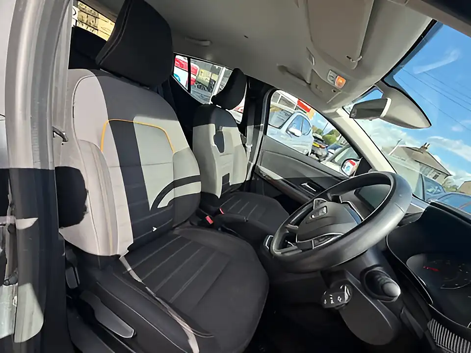 Used 2005 Dacia Sandero Stepway Comfort Grey - Interior and Exterior details 12