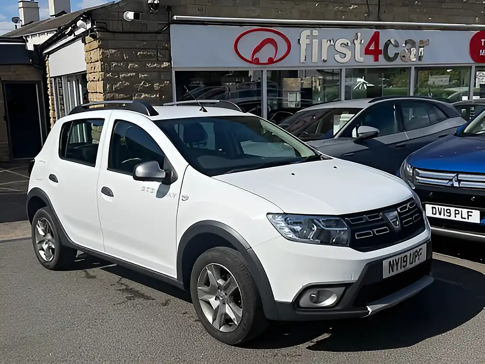 Used 2005 Dacia Sandero Stepway Comfort White - Interior and Exterior details 10