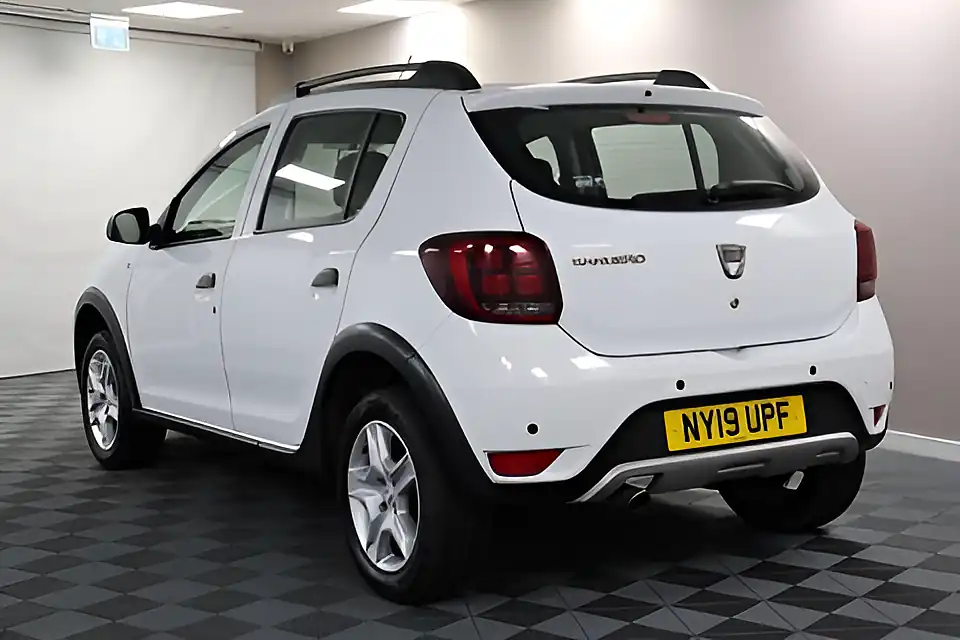 Used 2005 Dacia Sandero Stepway Comfort White - Interior and Exterior details 12