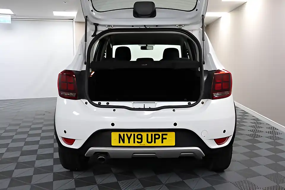 Used 2005 Dacia Sandero Stepway Comfort White - Interior and Exterior details 13