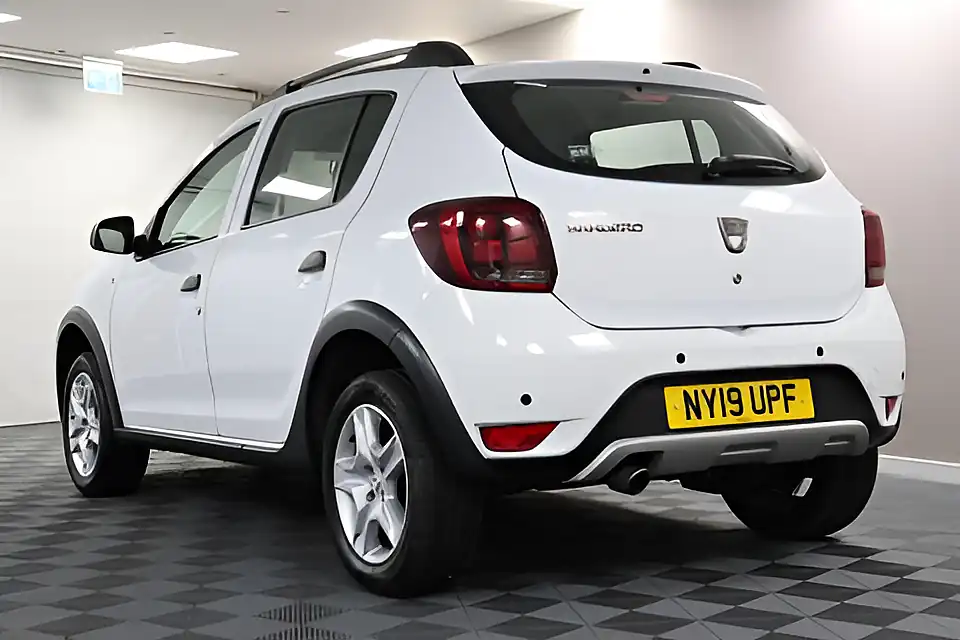 Used 2005 Dacia Sandero Stepway Comfort White - Interior and Exterior details 14