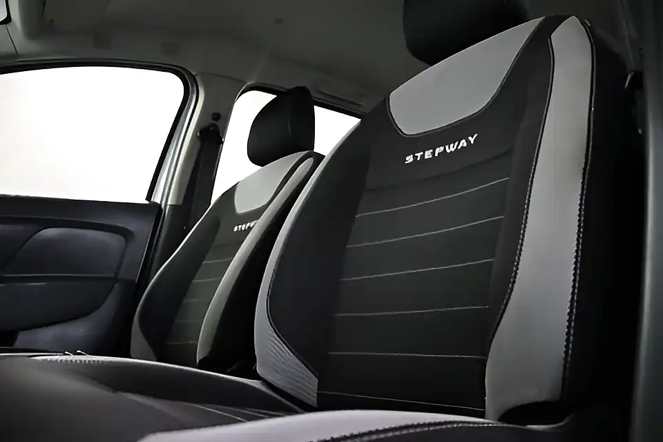Used 2005 Dacia Sandero Stepway Comfort White - Interior and Exterior details 17