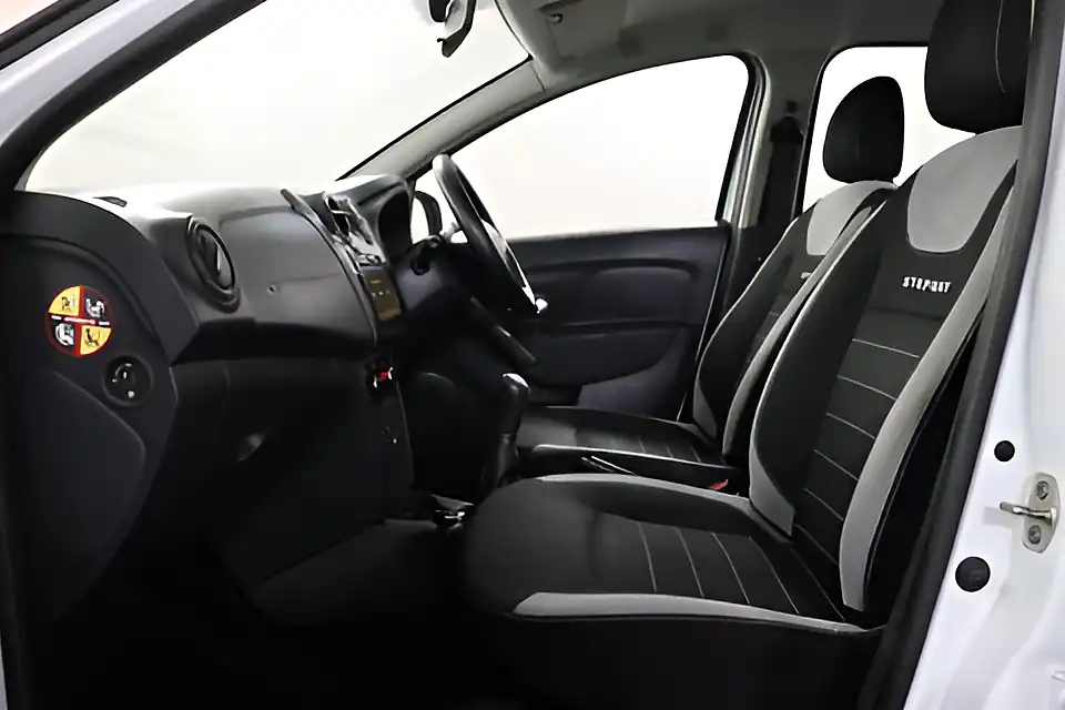 Used 2005 Dacia Sandero Stepway Comfort White - Interior and Exterior details 18