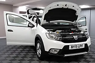 Used 2005 Dacia Sandero Stepway Comfort White - Interior and Exterior details 2
