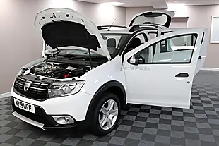 Used 2005 Dacia Sandero Stepway Comfort White - Interior and Exterior details 3