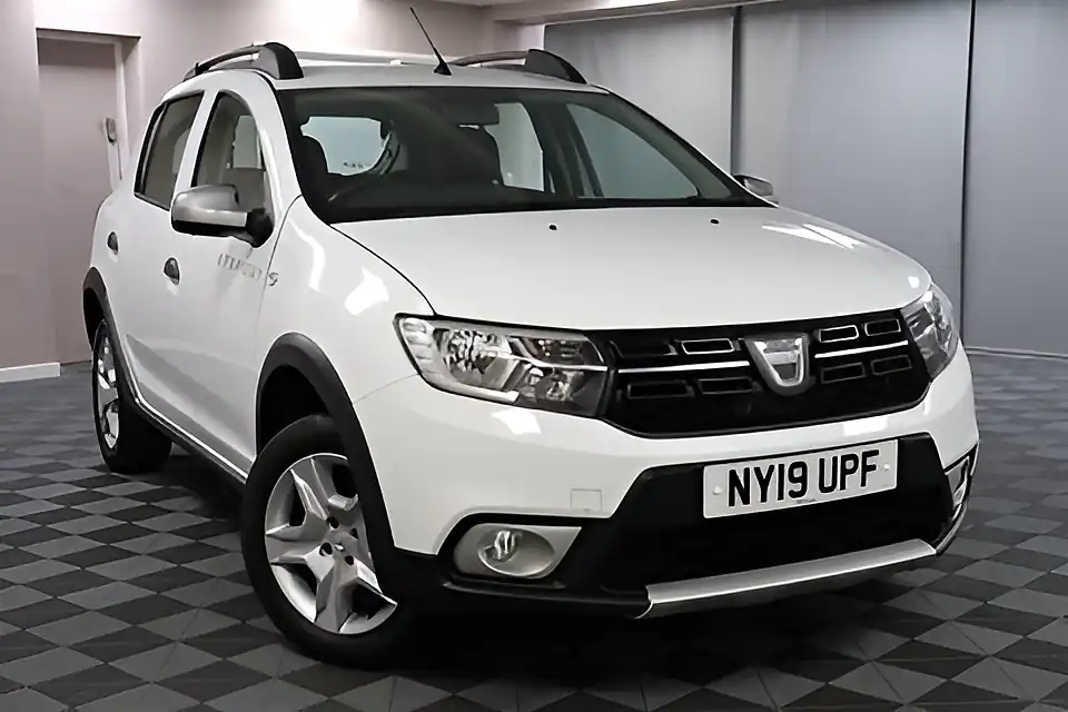 Used 2005 Dacia Sandero Stepway Comfort White - Interior and Exterior details 4