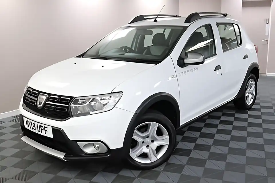 Used 2005 Dacia Sandero Stepway Comfort White - Interior and Exterior details 5