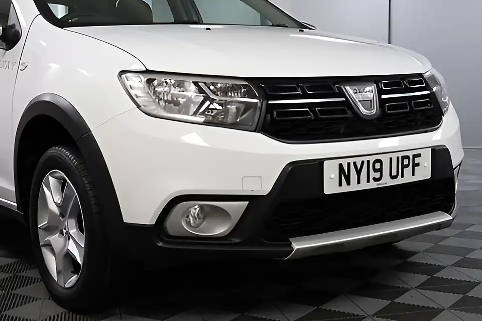 Used 2005 Dacia Sandero Stepway Comfort White - Interior and Exterior details 6