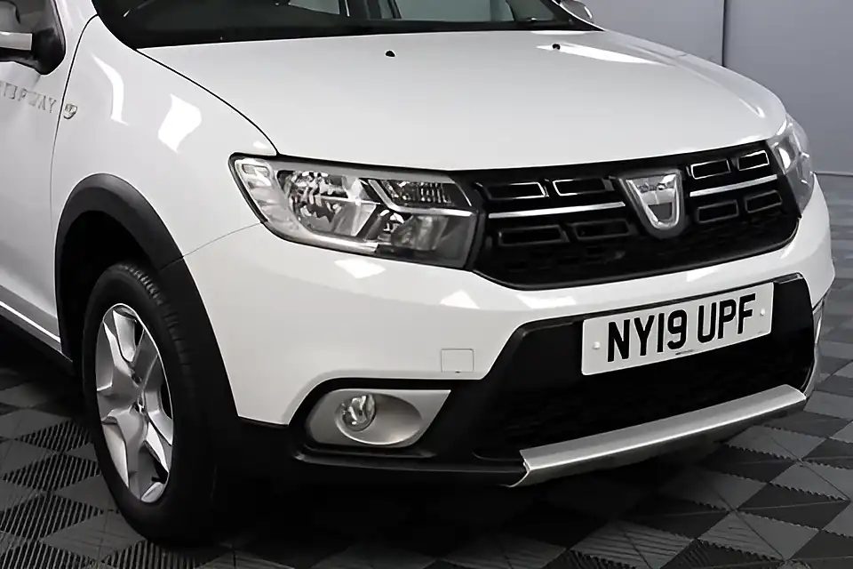Used 2005 Dacia Sandero Stepway Comfort White - Interior and Exterior details 7