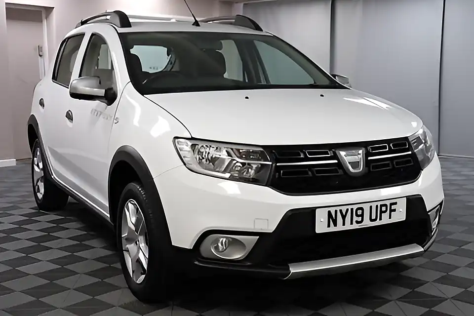 Used 2005 Dacia Sandero Stepway Comfort White - Interior and Exterior details 9