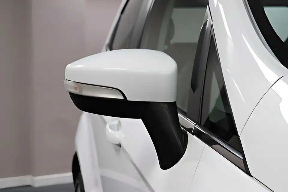 Used 2005 Ford Ecosport Titanium White - Interior and Exterior details 15