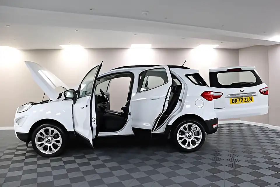 Used 2005 Ford Ecosport Titanium White - Interior and Exterior details 4