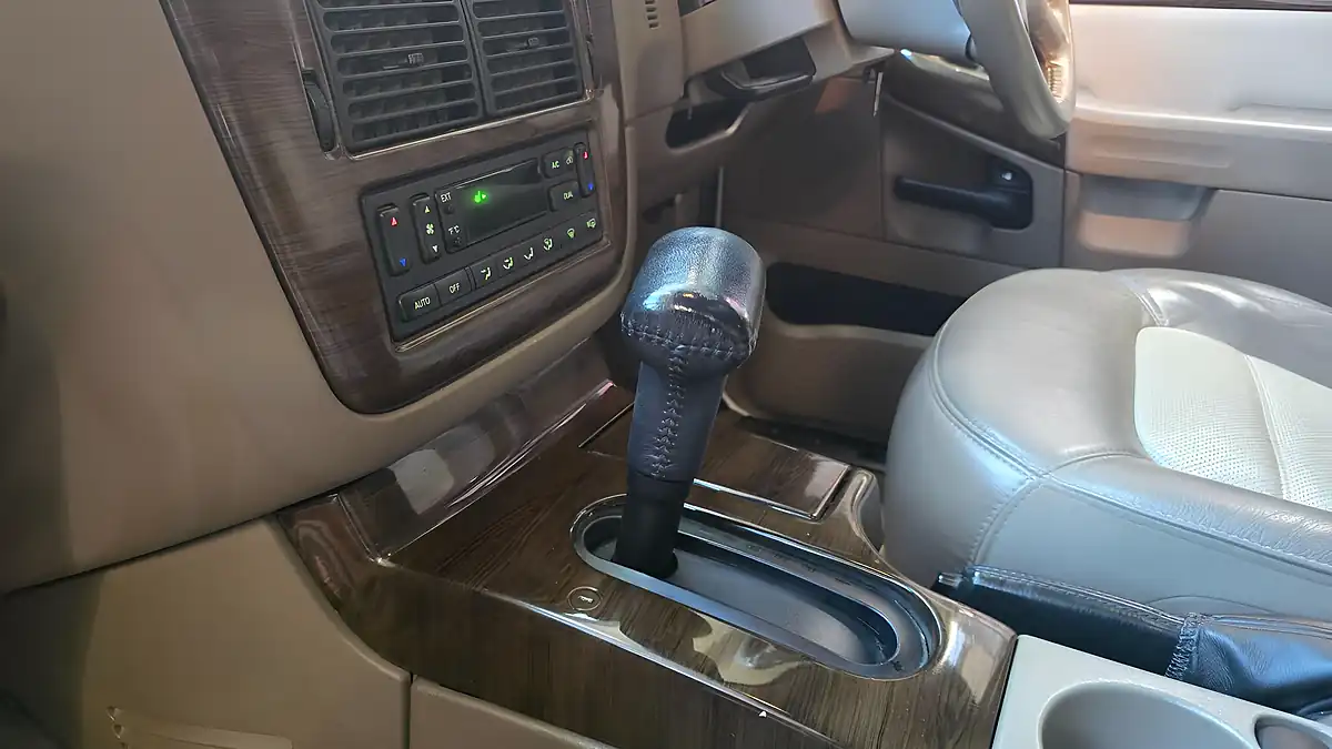 Used 2005 Ford Explorer Eddie Bauer White - Interior and Exterior details 11