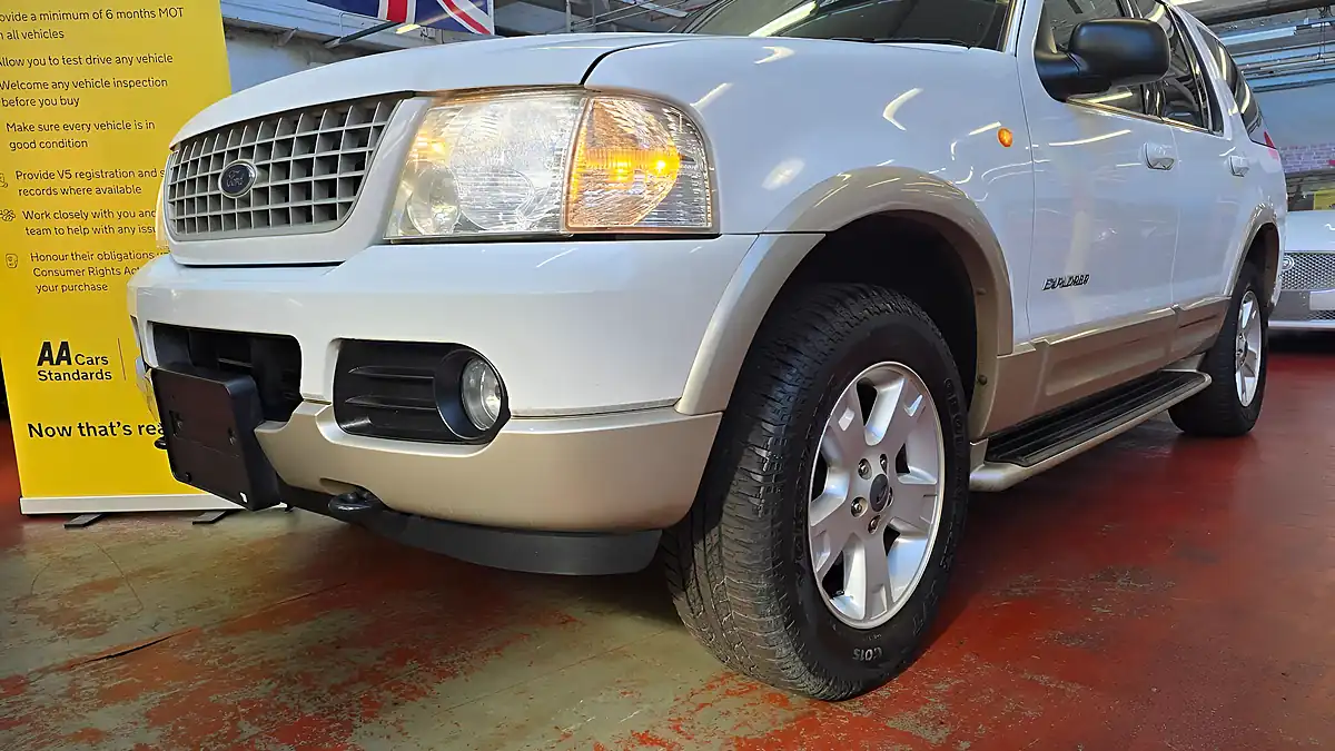 Used 2005 Ford Explorer Eddie Bauer White - Interior and Exterior details 18