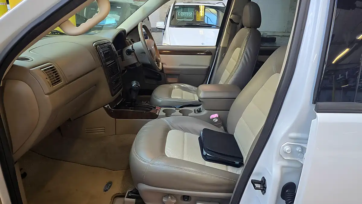 Used 2005 Ford Explorer Eddie Bauer White - Interior and Exterior details 6