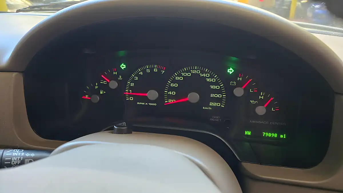 Used 2005 Ford Explorer Eddie Bauer White - Interior and Exterior details 8