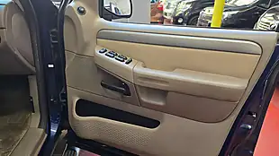 Used 2005 Ford Explorer Xlt 7 Seats Leather Blue - Interior and Exterior details 11
